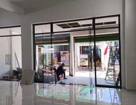 Cửa kính cường lực 2025