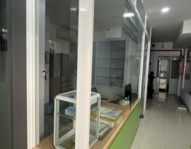 Vách kính nhà thuốc trên đường Nguyễn Văn Nghi - Gò Vấp