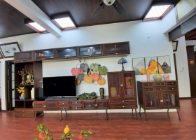 Chồng tặng vợ nhà có nội thất bằng nhôm vân gỗ
