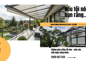 Chỉ trong 1 ngày, ban công nhỏ biến thành góc chill với mái kính